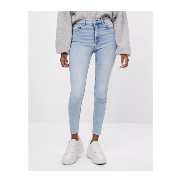 Bershka Jeans Bershka High Rise Skinny Jean In Bleach Blue Eu 4 Or
